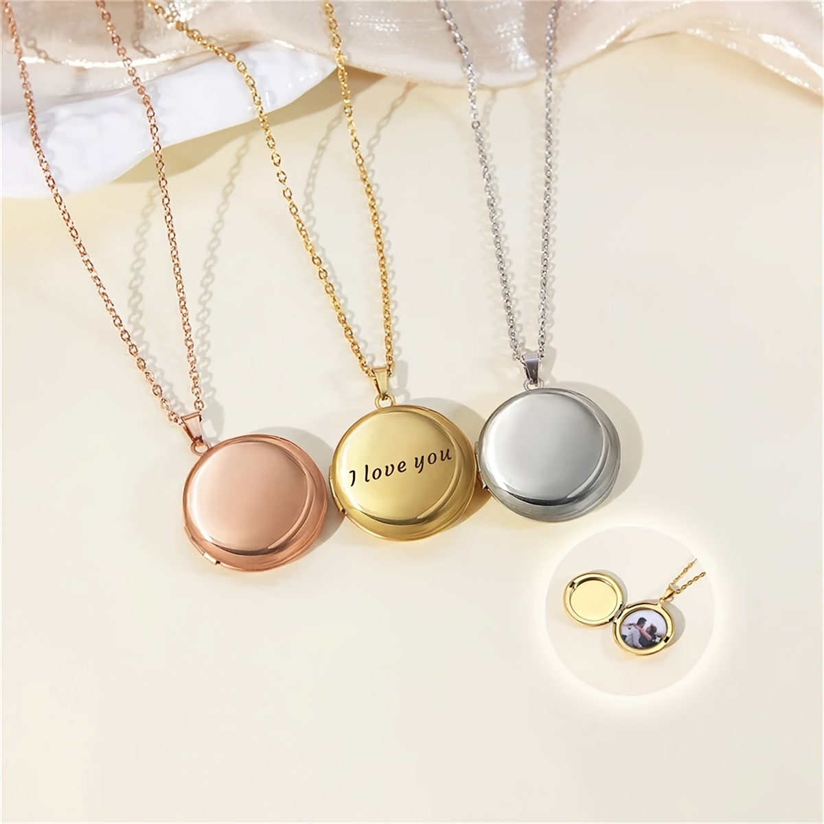 Customizable Round Locket Necklace with Picture/Text